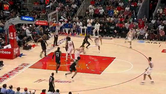 大的正规配资平台 阿门突破上篮再次打进，砍下34分刷新个人生涯得分新高